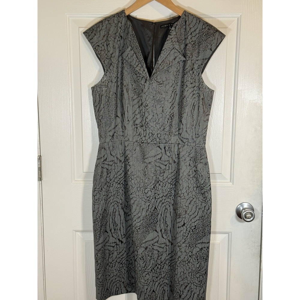 Antonio Melani Sheath Dress 10 Sleeveless V-Neck Abstract Gray Black Knee career